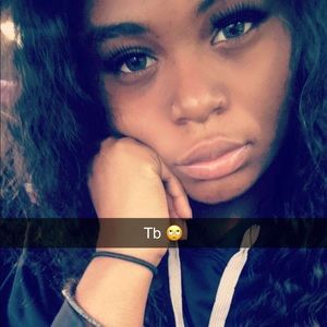 Meet your Posher, Desha